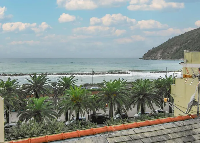 Nice Apartment In Moneglia With Kitchen